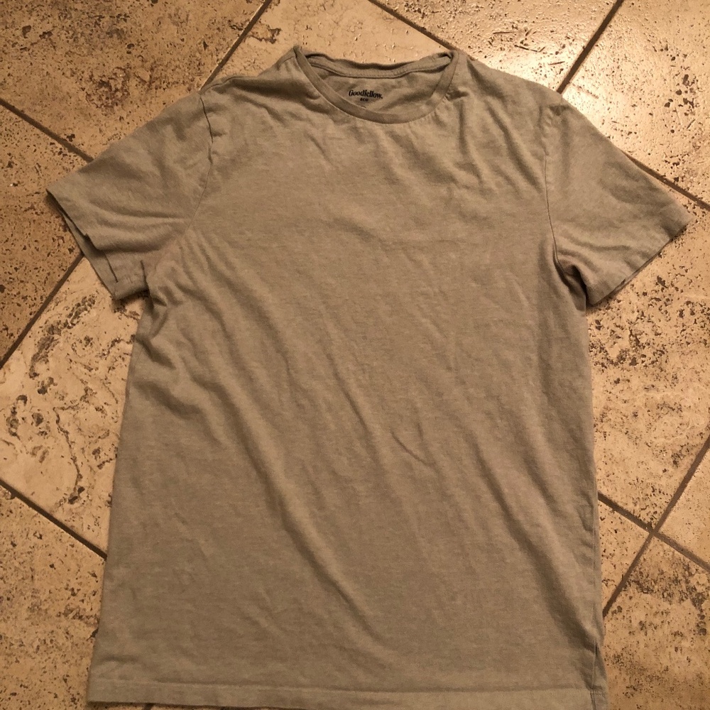* LAST CHANCE SALE * DELETING SOON - Goodfellow M plain T-shirt